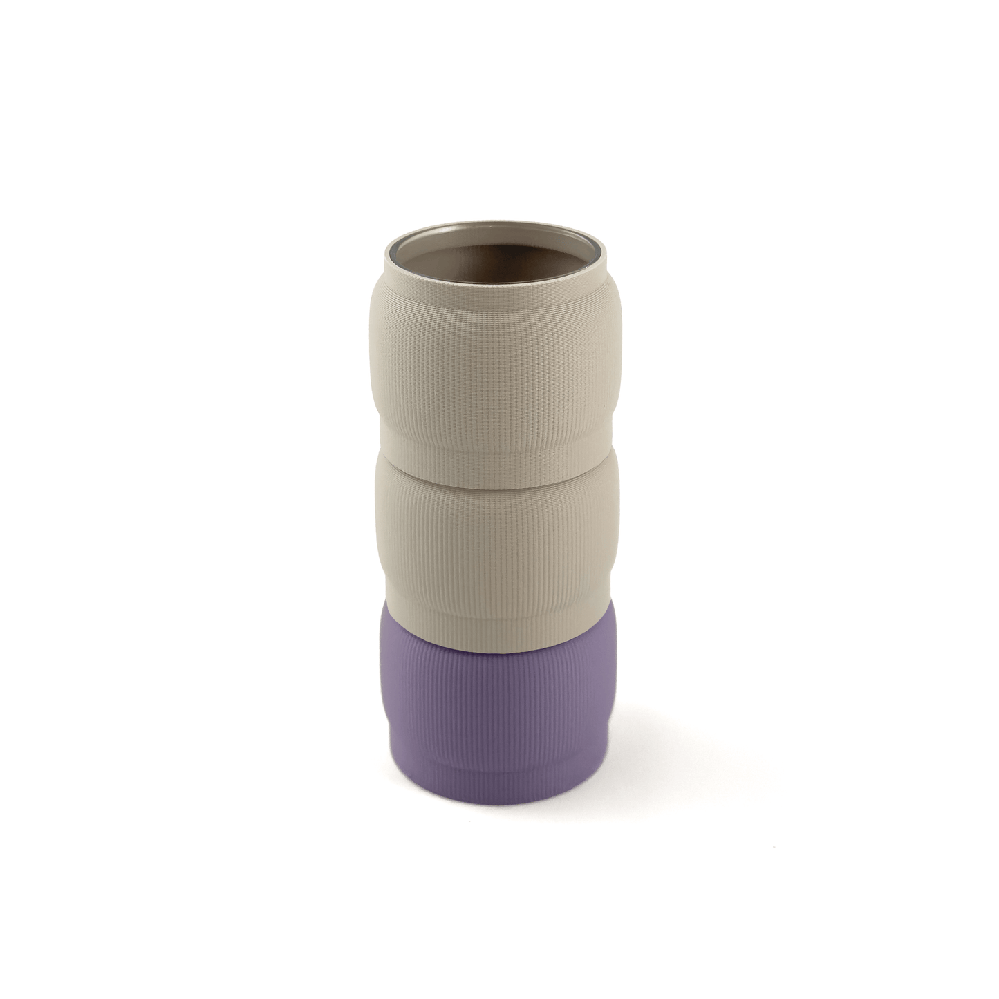 Designvase SORA modular aufgebaut – Größe vase, bestehend aus Boden in boden und zwei Aufsätzen in aufsatz und weiß. Aus PLA gefertigt, für stilvolles und flexibles Einrichten.