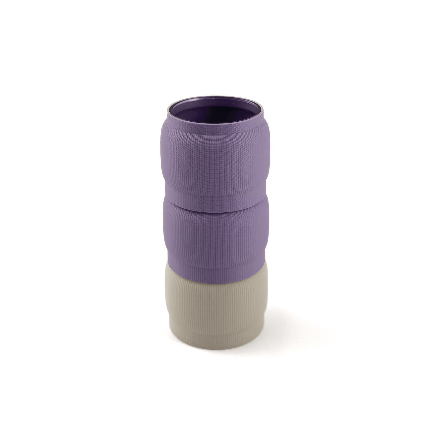 Individuell konfigurierbare Vase SORA aus dem 3D-Druck – Größe vase, kombiniert mit boden Boden sowie Aufsatzfarben aufsatz und lila. Nachhaltiges Wohnaccessoire von Cranny im modernen Design.