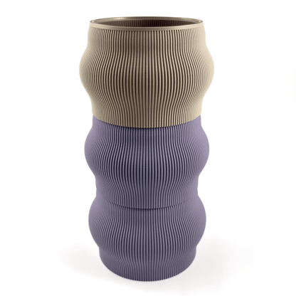 Modulare Vase CYRA in Groesse vase, Farben: Boden boden, Aufsaetze aufsatz und lila. Nachhaltiges Wohnaccessoire von Cranny im modernen Design.
