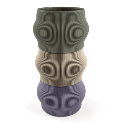 Modern kombinierbare Vase CYRA, 3D-gedruckt – Groesse vase, bestehend aus Boden in boden und zwei Aufsaetzen in aufsatz und weiss. Nachhaltiges Wohnaccessoire von Cranny im modernen Design.
