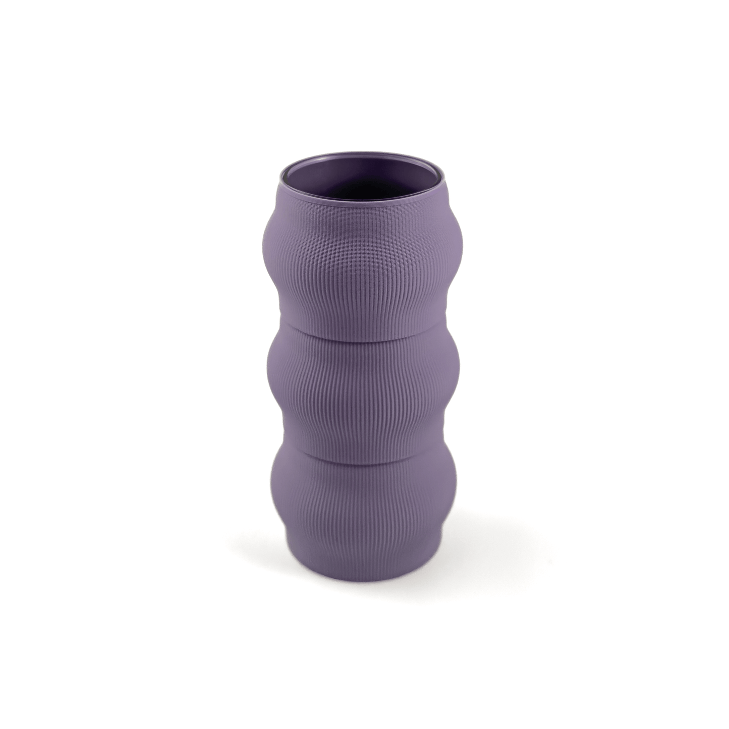 Designvase CYRA modular aufgebaut – Groesse vase, mit Boden in boden und Aufsaetzen in aufsatz und lila. Aus PLA gefertigt, fuer stilvolles und flexibles Einrichten.
