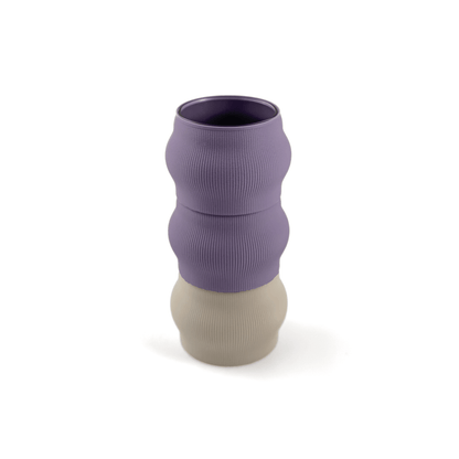 Individuell konfigurierbare Vase CYRA aus dem 3D-Druck – Groesse vase, kombiniert mit boden Boden sowie Aufsatzfarben aufsatz und lila. Aus PLA gefertigt, fuer stilvolles und flexibles Einrichten.
