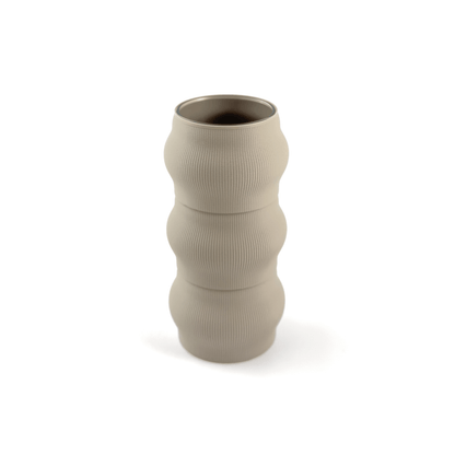 Modulare Vase CYRA in Groesse vase, Farben: Boden boden, Aufsaetze aufsatz und weiss. Nachhaltiges Wohnaccessoire von Cranny im modernen Design.
