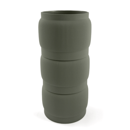 Designvase SORA modular aufgebaut – Größe vase, bestehend aus Boden in boden und zwei Aufsätzen in aufsatz und grün. Ideal für kreative Interiors – handgefertigt im 3D-Druck.
