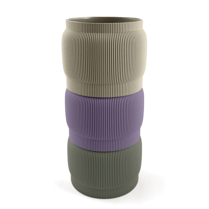Individuell konfigurierbare Vase SORA aus dem 3D-Druck – Größe vase, bestehend aus Boden in boden und zwei Aufsätzen in aufsatz und lila. Ideal für kreative Interiors – handgefertigt im 3D-Druck.