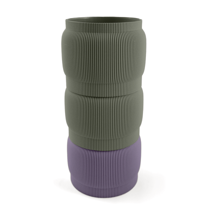 Individuell konfigurierbare Vase SORA aus dem 3D-Druck – Größe vase, mit Boden in boden und Aufsätzen in aufsatz und grün. Aus PLA gefertigt, für stilvolles und flexibles Einrichten.