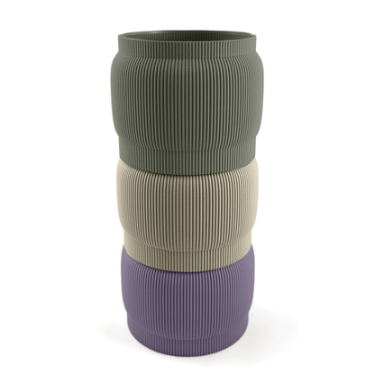 Individuell konfigurierbare Vase SORA aus dem 3D-Druck – Größe vase, Farben: Boden boden, Aufsätze aufsatz und weiß. Aus PLA gefertigt, für stilvolles und flexibles Einrichten.