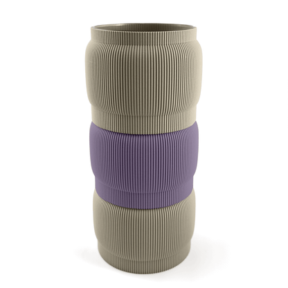 Modulare Vase SORA in Größe vase, kombiniert mit boden Boden sowie Aufsatzfarben aufsatz und lila. Ein modernes Highlight von Cranny, 3D-gedruckt aus PLA.